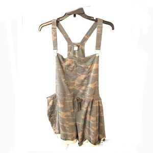 VENUS camoflauge shorts overalls, sweatshirt, size 2X